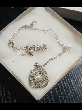 Avon Silver-Tone Pearl Halo Pendant Necklace 20 Inches